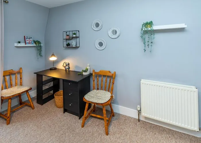 Modern Aberdeen City apartment free parking
