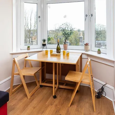 Modern Aberdeen City Apartment Free Parking Exterior photo