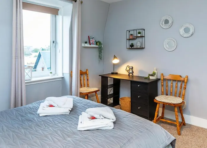 Modern Aberdeen City Apartment Free Parking